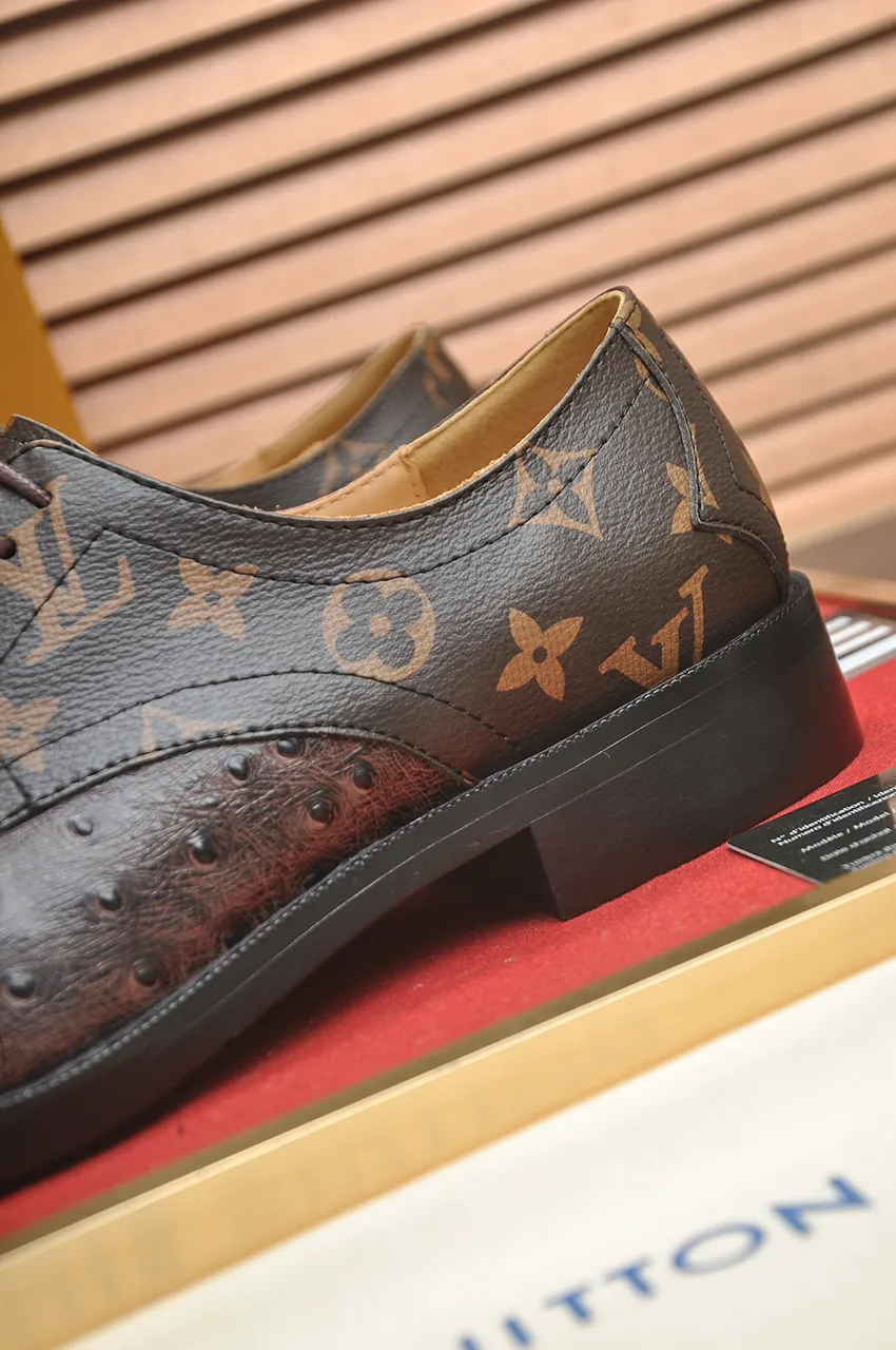 Men's men's shoes 💰500💶 [LV] (original single cowhide lining) 🍀LV's latest genuine leather business suit shoes are launched simultaneously on the official website. The first-layer cowhide imported from Italy is made of heavy gold, 💥official website 1:1 rubber outsole. Versatile to wear, high-end without losing class, and the color combination is extraordinary. This four-season style is alluring when worn on your feet, showing off your big-name flair. Standard code 38-45 (45 customized)